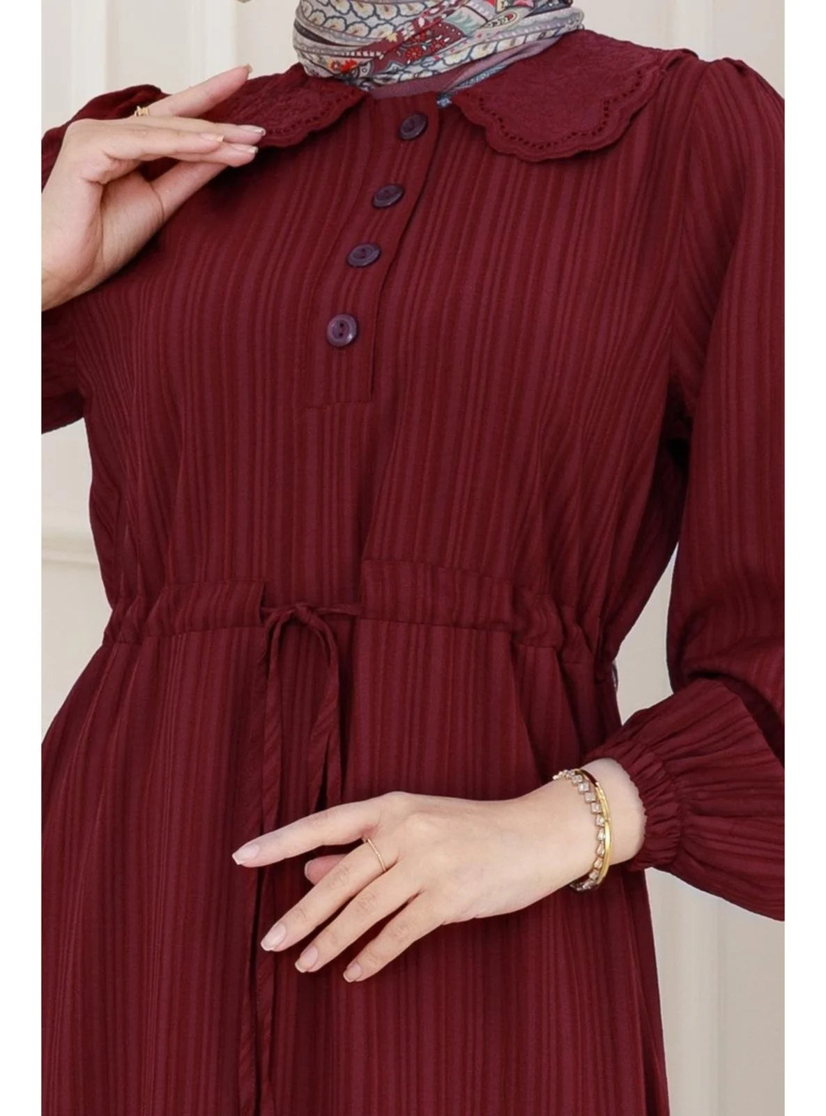 فستان أنيق باللون أحمر برغندي – AYAM
